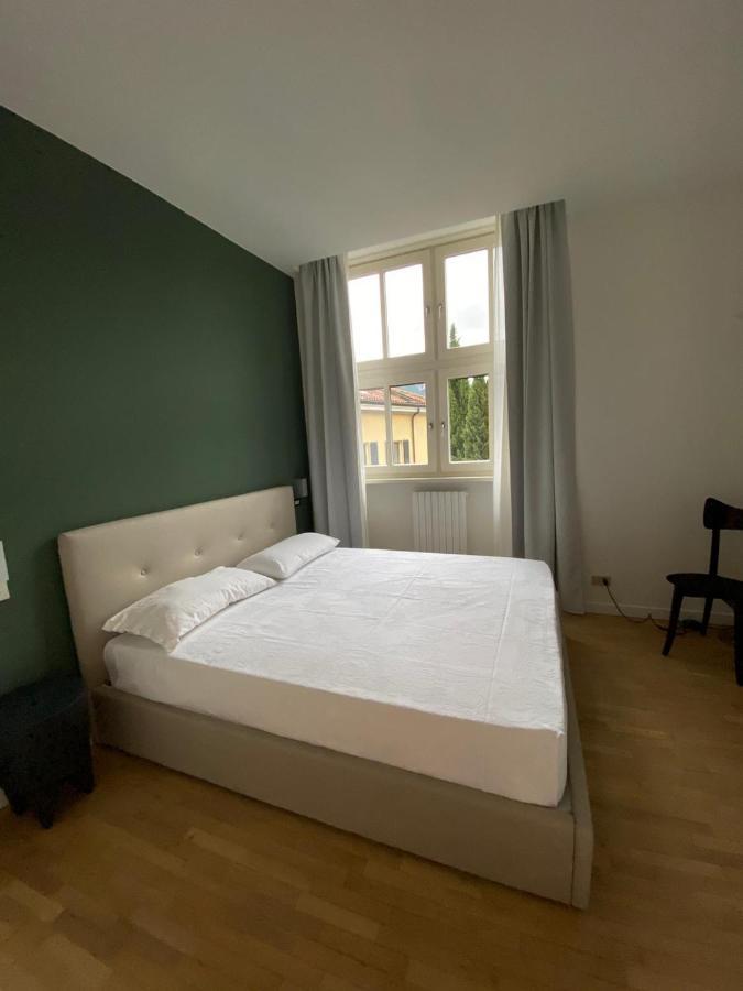 Little Marina Apartment Мальграте Экстерьер фото
