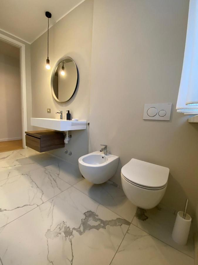 Little Marina Apartment Мальграте Экстерьер фото