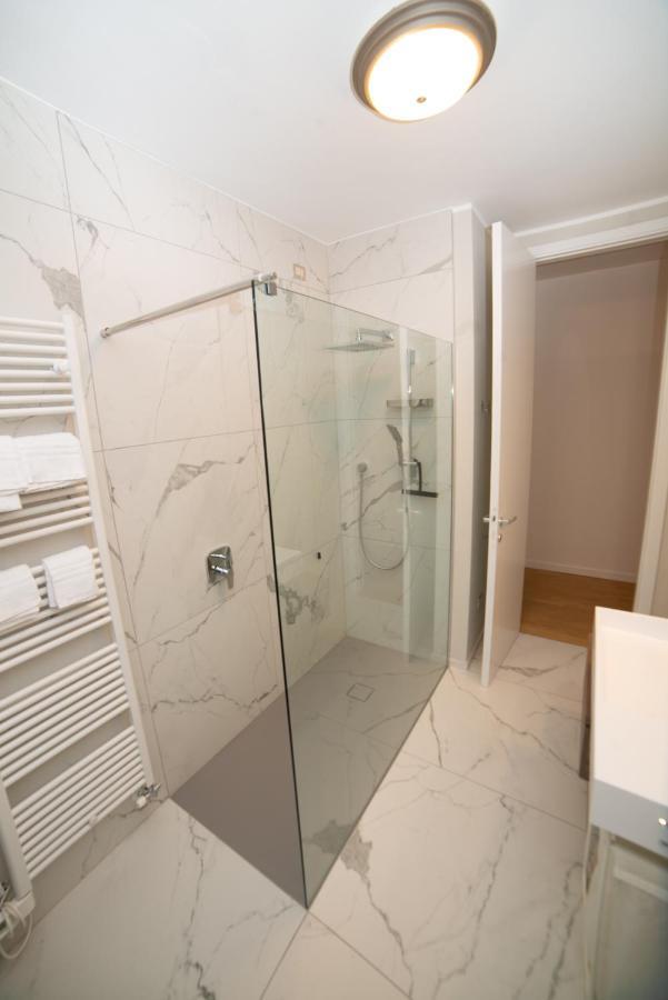 Little Marina Apartment Мальграте Экстерьер фото