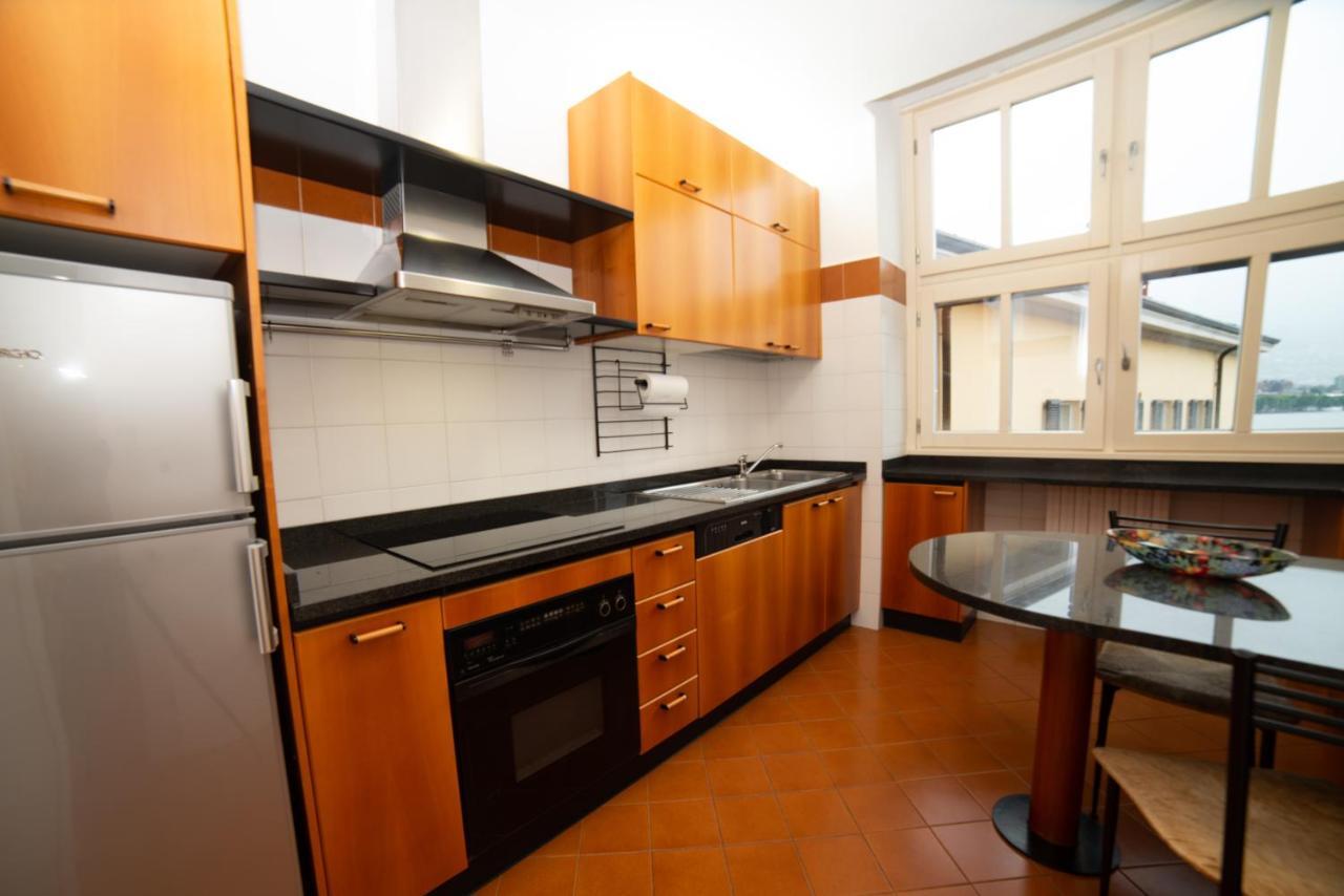 Little Marina Apartment Мальграте Экстерьер фото